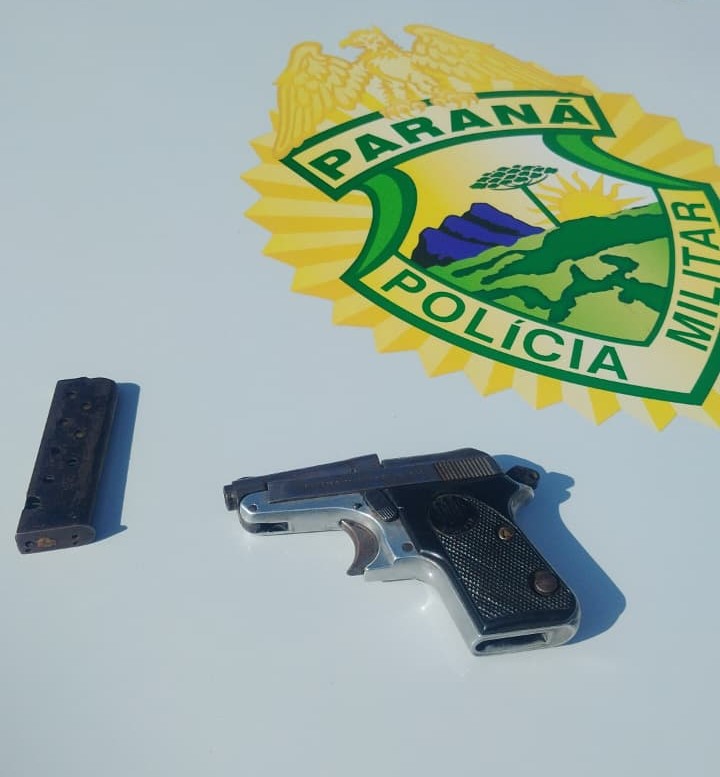 Arma encontrada no carro