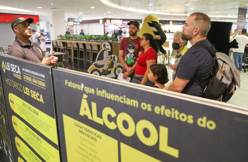 Ação misturar álcool e direção