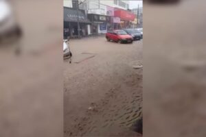 Alagamento em rua de Telêmaco Borba