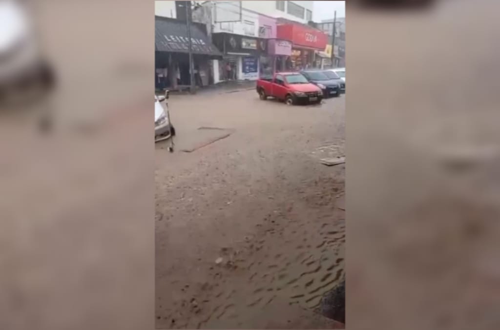 Alagamento em rua de Telêmaco Borba