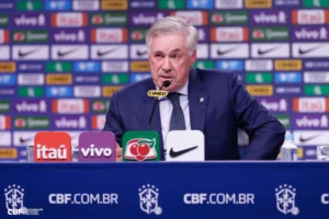 Técnico da Seleção Brasileira, Carlo Ancelotti, concedendo coletiva de imprensa