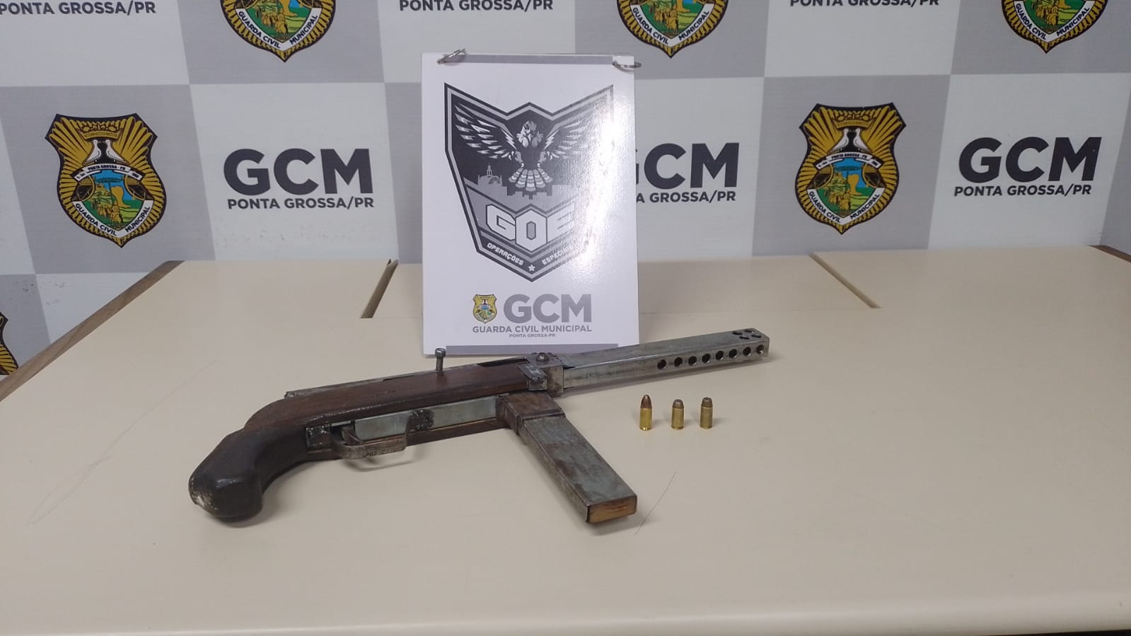 Foto de arma artesanal apreendida em Ponta Grossa
