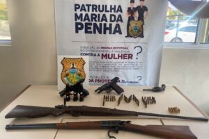 Foto de armas apreendidas pela Guarda Municipal de Ponta Grossa
