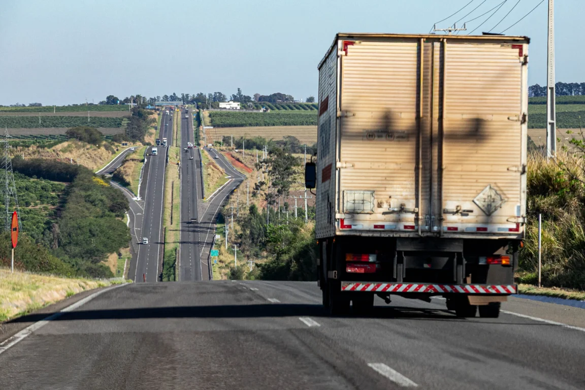 Foto da BR-376 em Alto Paraná