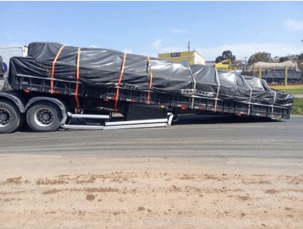 Semirreboque ficou sobre a pista na BR-376, em Ponta Grossa