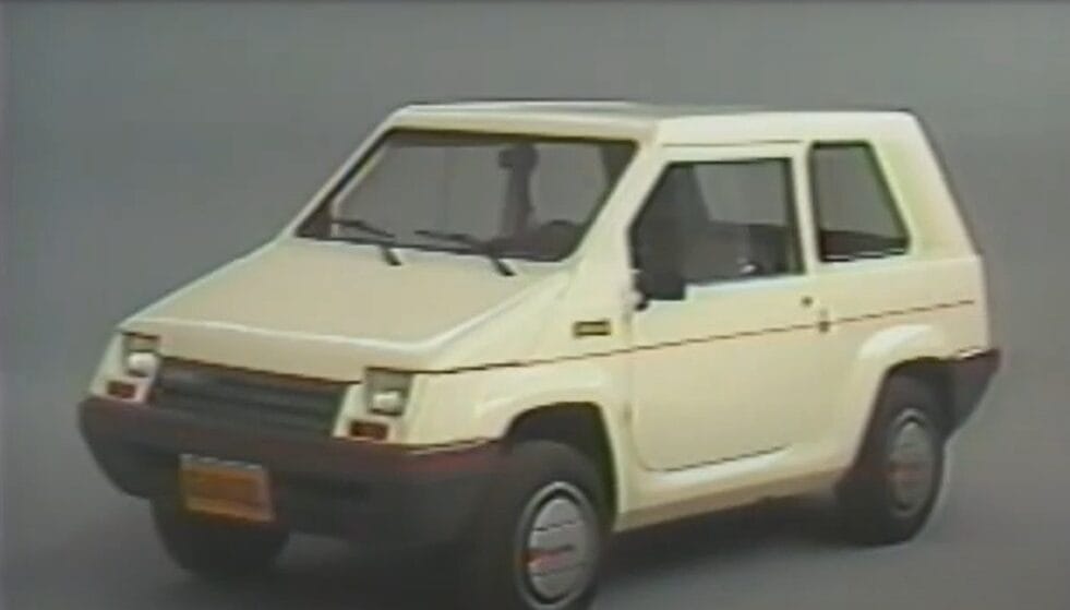 Modelo branco do carro Gurgel, em propaganda da empresa, divulgando a novidade do momento. 