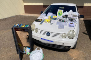 Foto de carro que transportava drogas em Inácio Martins