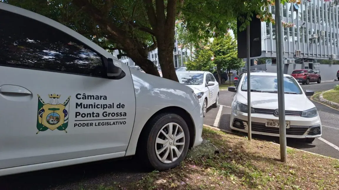 Carros da Câmara Municipal de Ponta Grossa