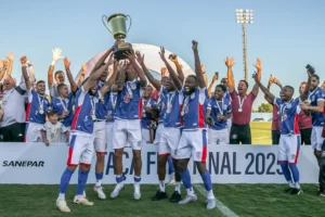 Time do Cianorte comemorando título da Taça FPF, que abriu nova vaga à Copa do Brasil