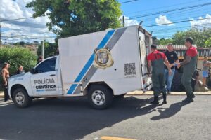 Polícia Científica atendendo ocorrência de achado de corpo