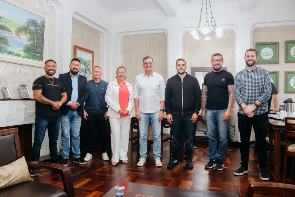 Encontro reuniu diversas com diversas autoridades do município