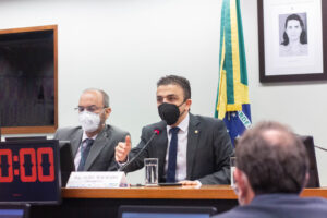 Deputado federal Aliel Machado fala em comissão na Câmara Federal