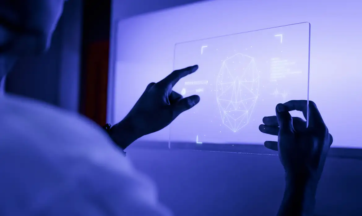 https://dcmais.com.br/wp-content/uploads/2025/12/designer-usando-uma-tecnologia-futurista-de-tela-de-tablet-digital-transparente.jpg