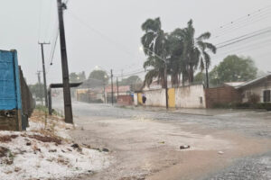 Tempestade de granizo causou destruição em diversas regiões de Ponta Grossa
