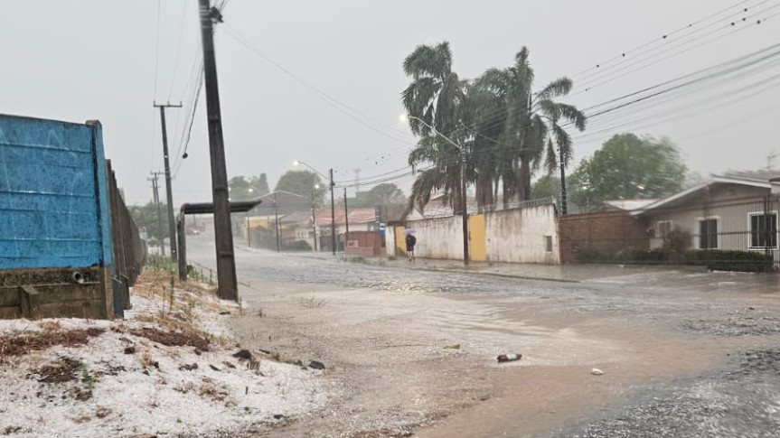 Tempestade de granizo causou destruição em diversas regiões de Ponta Grossa