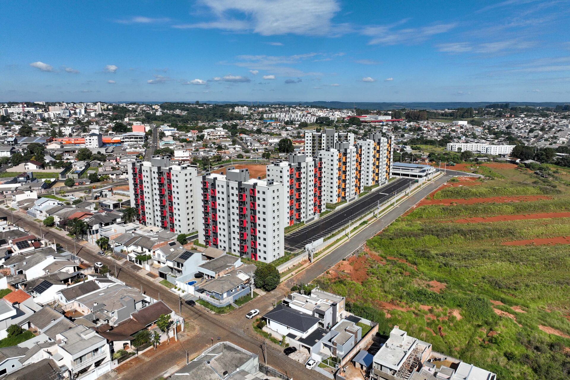 Casas e apartamentos localizados na cidade