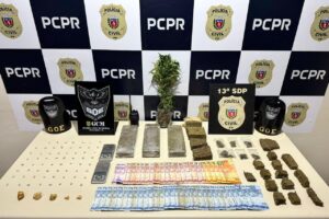 Maconha, crack e dinheiro trocado apreendidos em operação policial contra o tráfico em Ponta Grossa