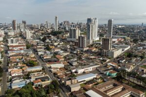 Foto aérea do Centro de PG ilustra a previsão do tempo