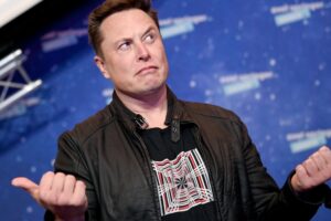 Foto de elon musk, que respondeu um internauta