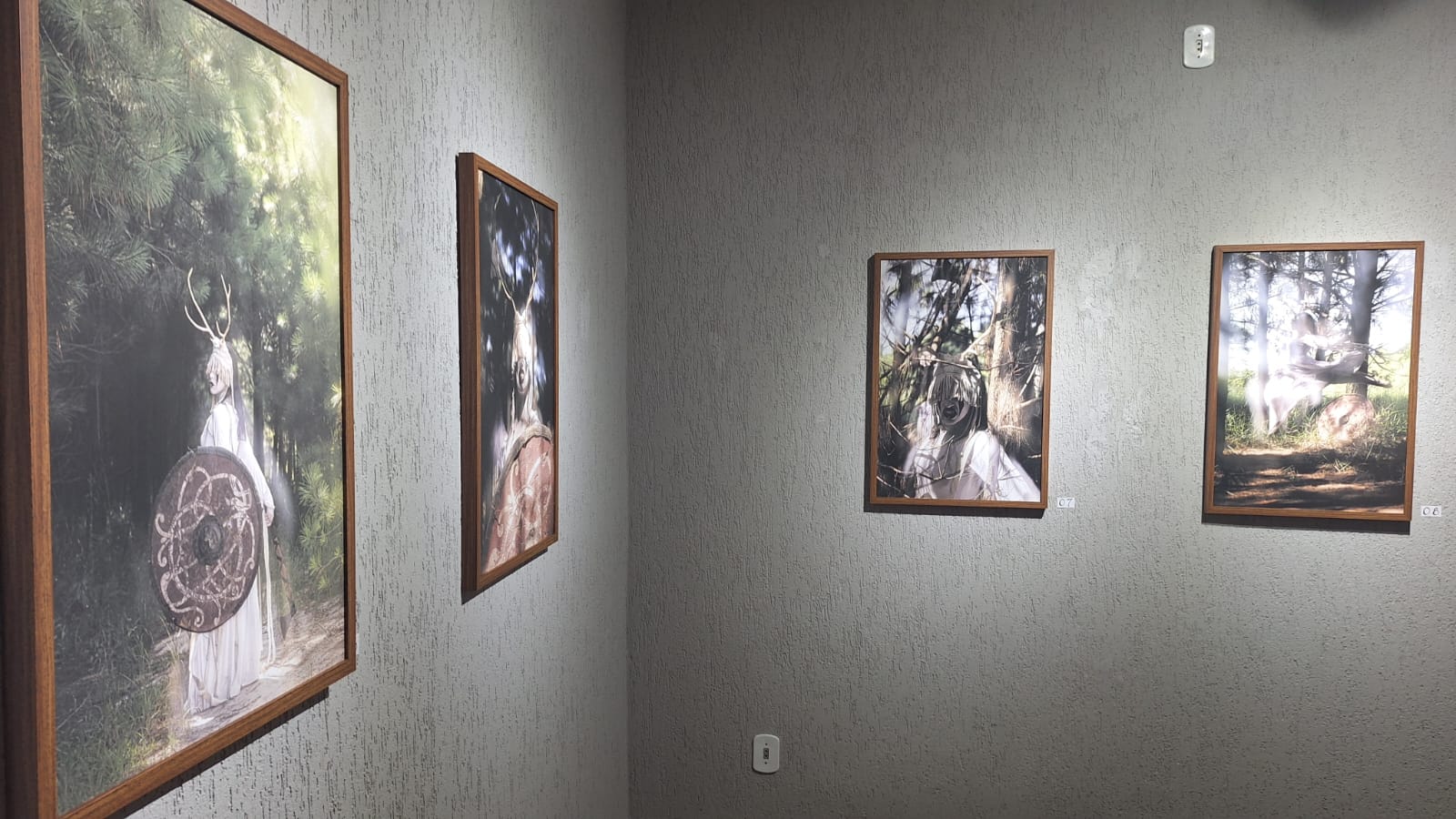 exposição "O Chamado dos Ventos", do fotógrafo Rodolfo Vicari Justamand, na Galeria Ponto Azul, em Ponta Grossa