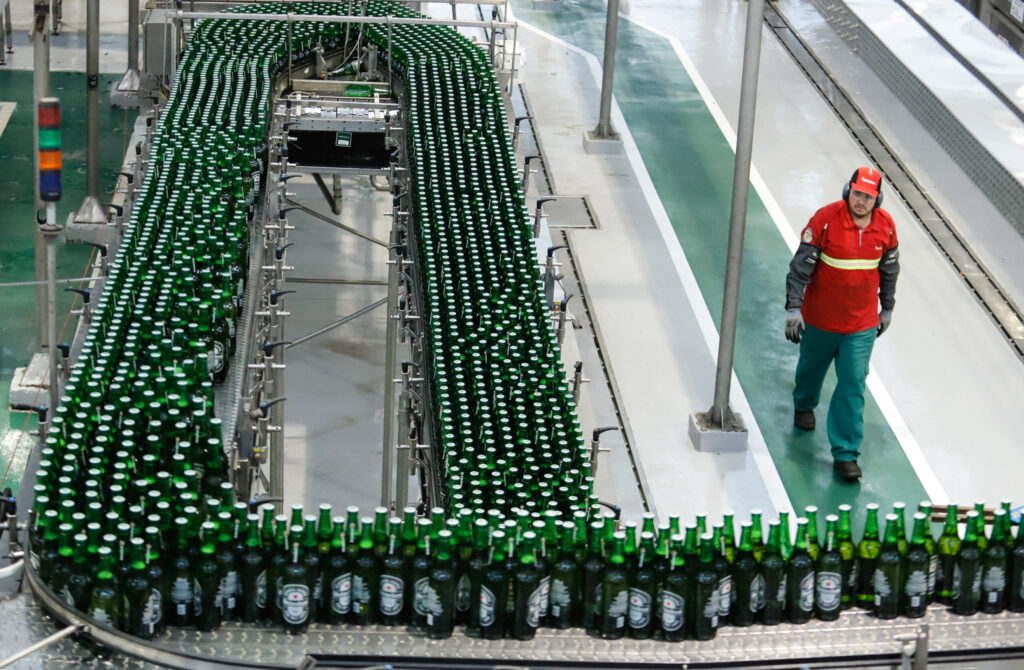 foto da produção da heineken ponta grossa