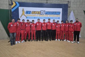 Equipe de basquete da LDPG perfilada, com o agasalho vermelho da agremiação, durante a disputa do Campeonato Brasileiro Interclubes em Guarapari-ES