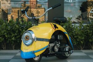 Fusconeta customizada para remeter aos personagens minions, em azul e amarelo