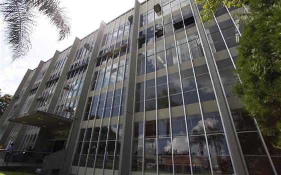 Fachada frontal da Prefeitura de Ponta Grossa, para ilustrar matéria sobre suspensão do contrato da merenda escolar