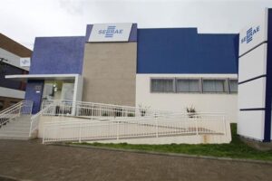 Fachada do Sebrae em PG, que receberá evento de empregabilidade industrial e produtividade da FIEP.
