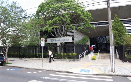 Sede da Receita em PG ilustra restituição do IR