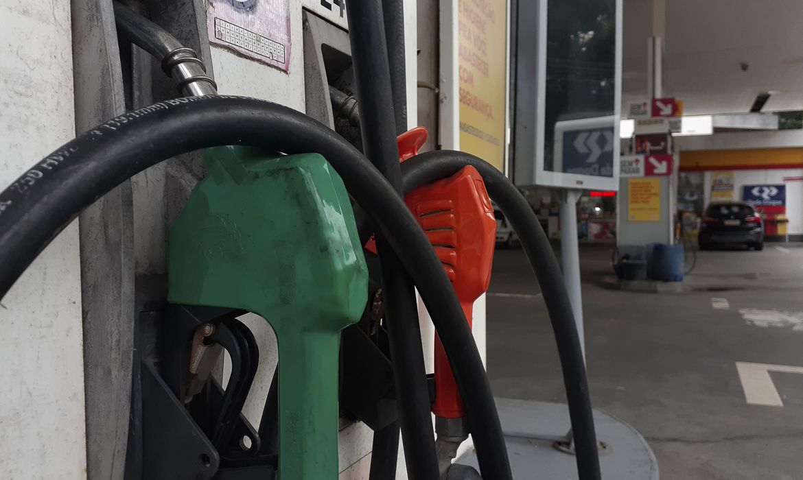 Preço da gasolina cai na Petrobras