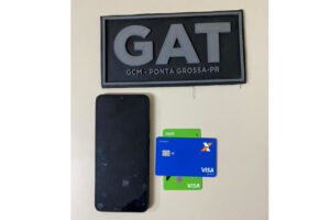 Celular e cartões recuperados após assalto em Ponta Grossa, com ajuda de tecnologia de rastreamento