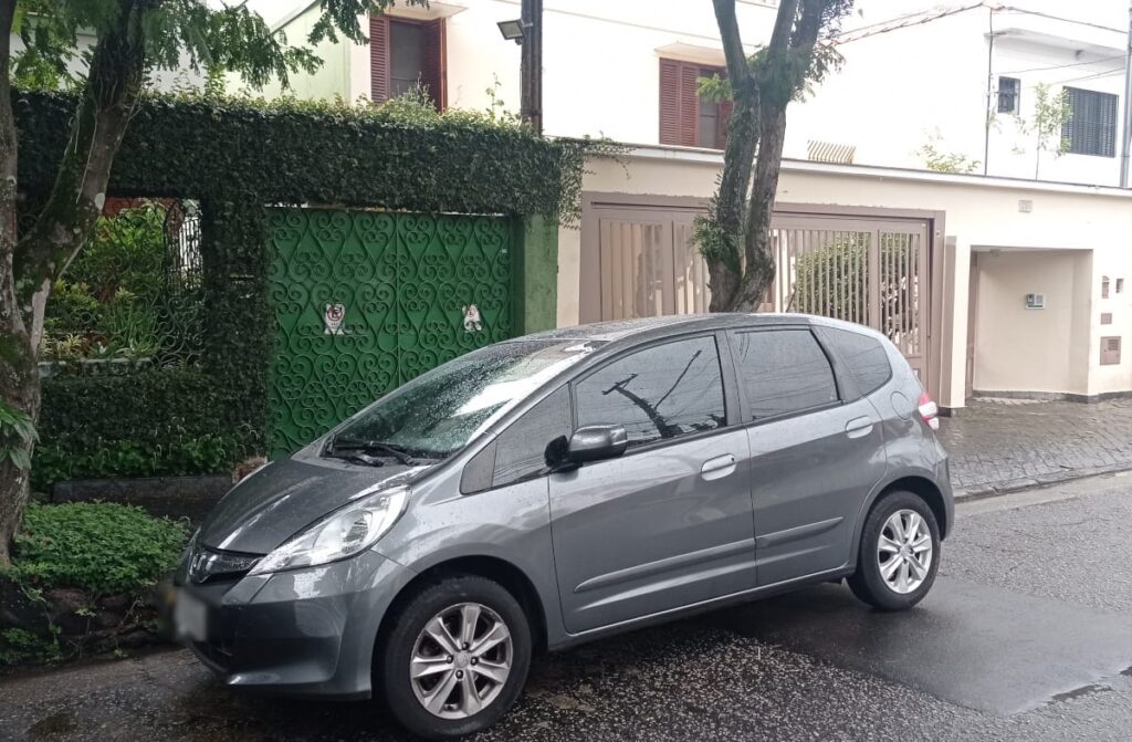 Estacionar em frente a própria garagem
