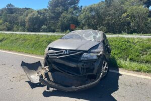 foto do carro de Faynara Merege após acidente na PR-151