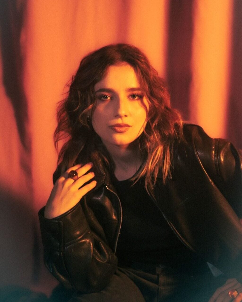Cantora Giana Althaus em retrato posado.