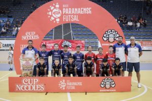 TIME DE FUTSAL DE PG POSA DIANTE DE ESTRUTURA