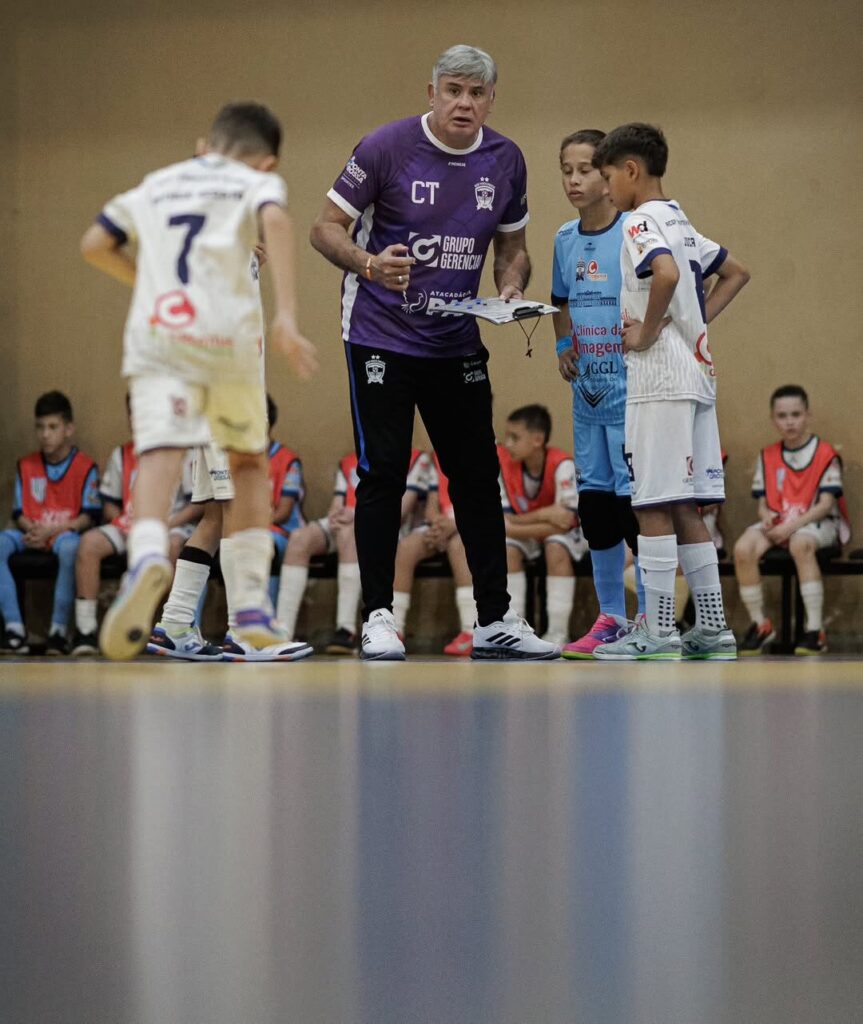 Treinador Gegê Machado e jogadores da ACGF no Oscar Pereira