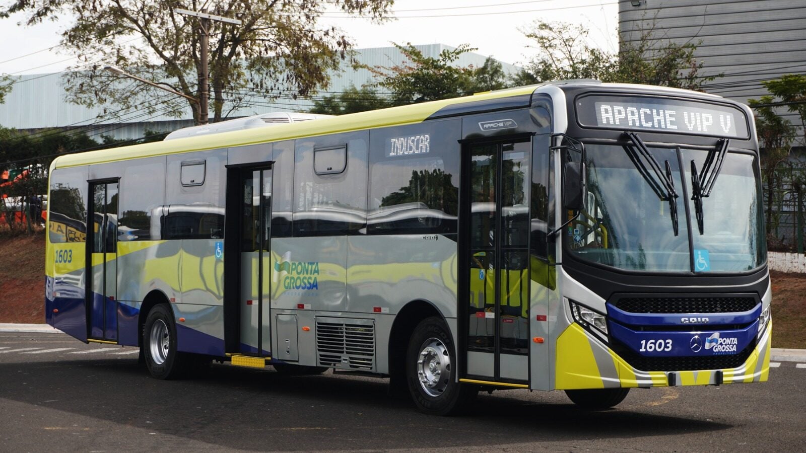 Novos ônibus de PG terão pintura prateada, ar-condicionado e novos recursos.