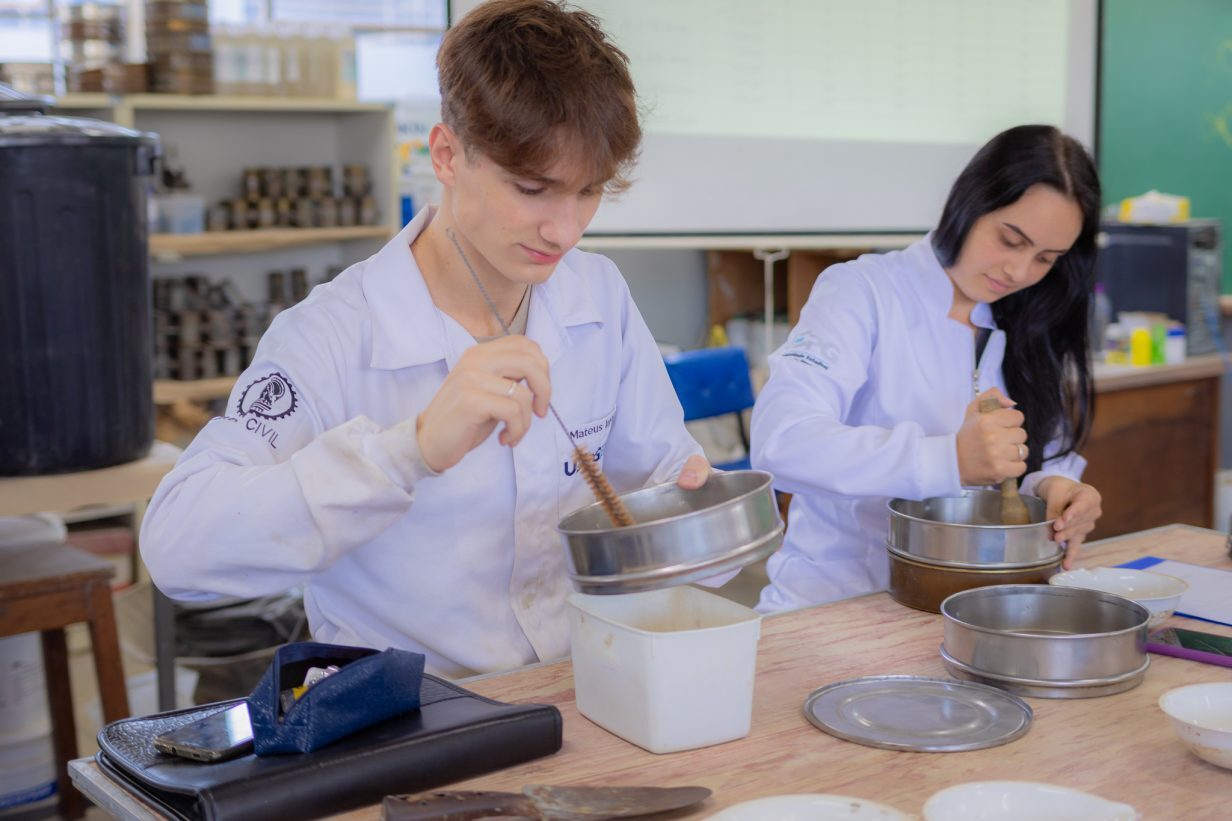 Pesquisadores de Universidades do Paraná atuando em P&D