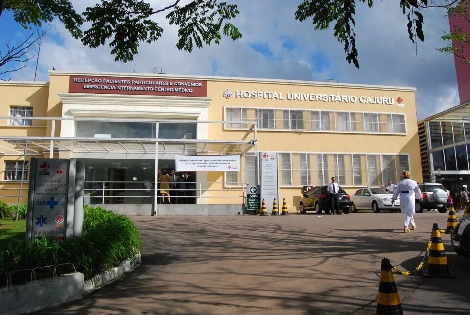 Hospital Cajuru, em Curitiba, onde está internado paciente que pode ter consumido metanol.
