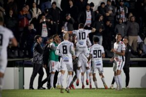 Operário vence