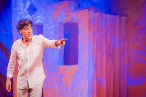 Ator Paulo Betti em cena