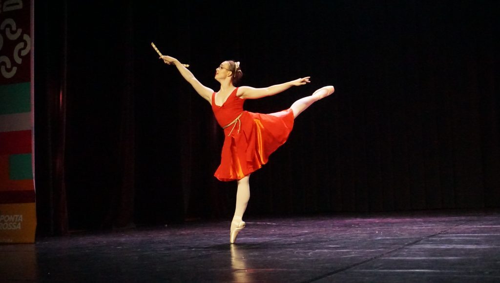 Bailarina se apresenta no Setembro em Dança.