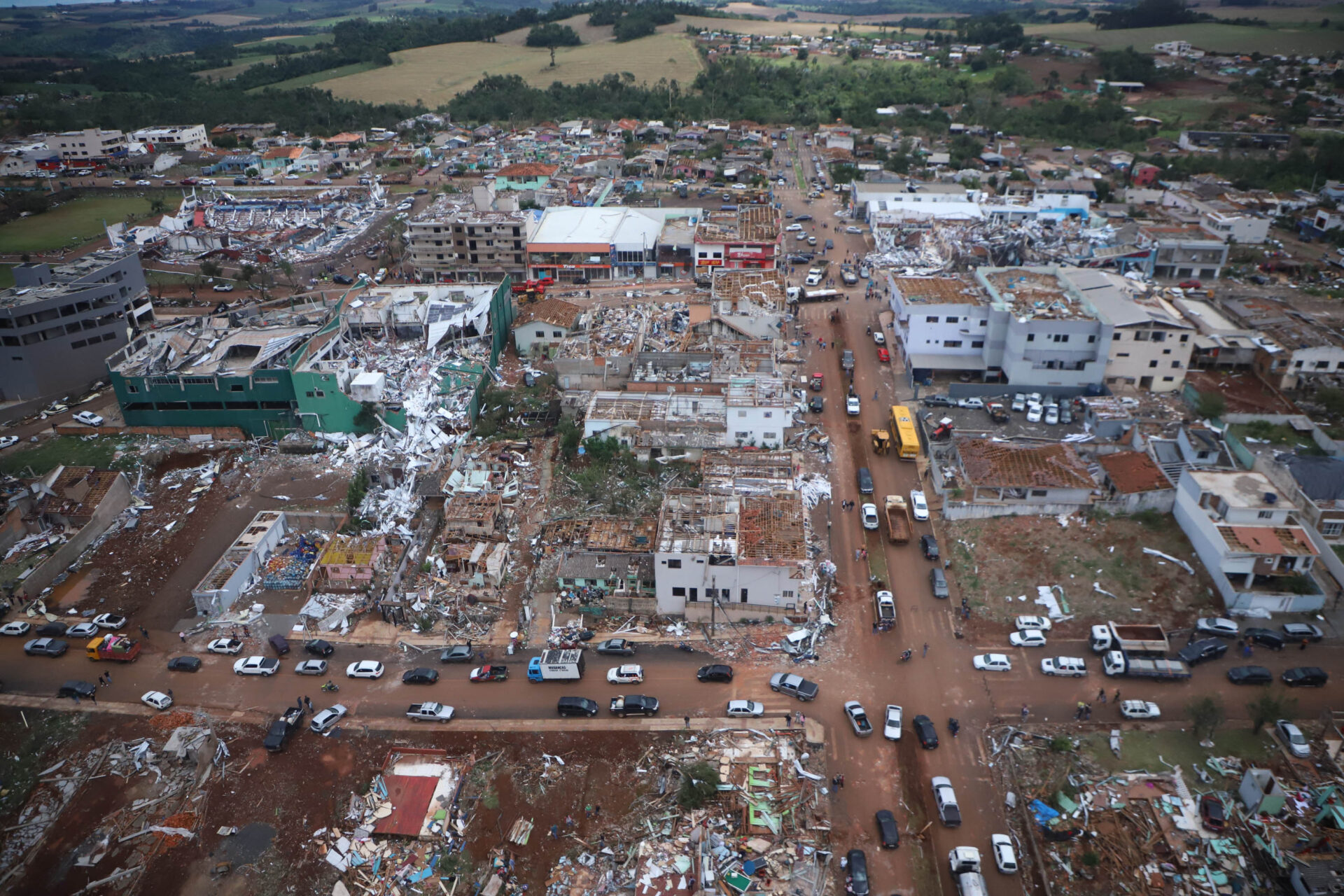 Rio Bonito do Igauçu foi devastada por tornado
