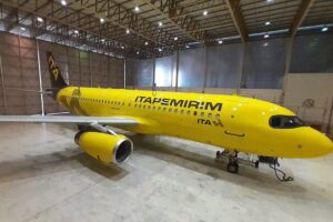 Avião da Itapemirim no hangar