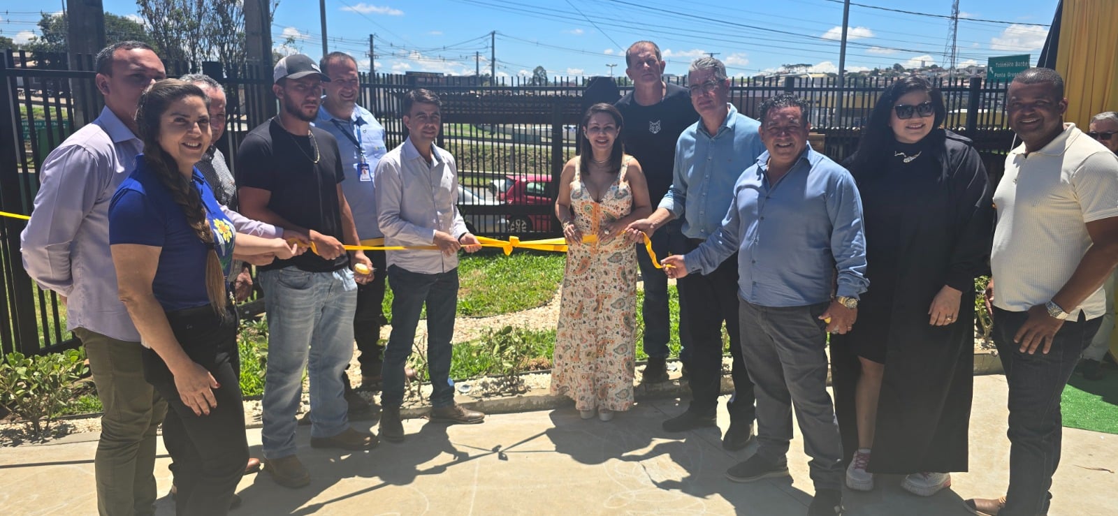 Lideranças presentes na inauguração do projeto Jardim do Mel em Imbaú.