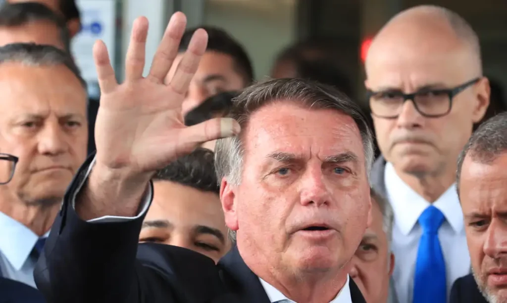 Bolsonaro e mais sete réus são acusados pelos atos de 8 de janeiro