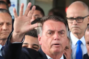Bolsonaro e mais sete réus são acusados pelos atos de 8 de janeiro