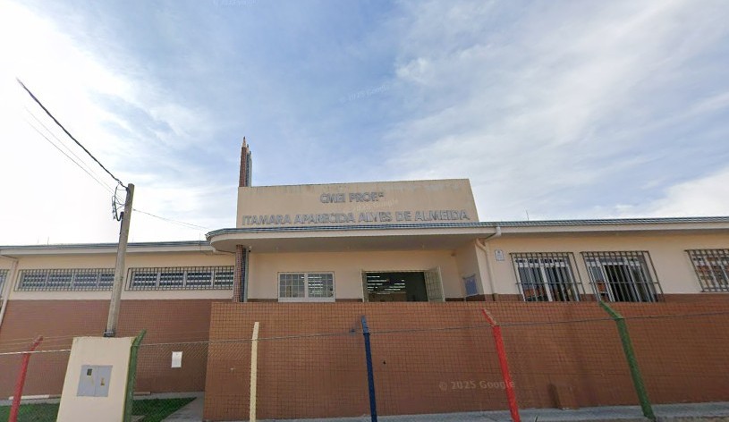 Fachada do CMEI Prof. Itamara Alves no bairro Neves.