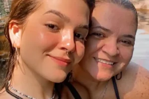 Mel Maia e a mãe Débora Maia, que faleceu nesta sexta-feira, 28 de novembro de 2025.